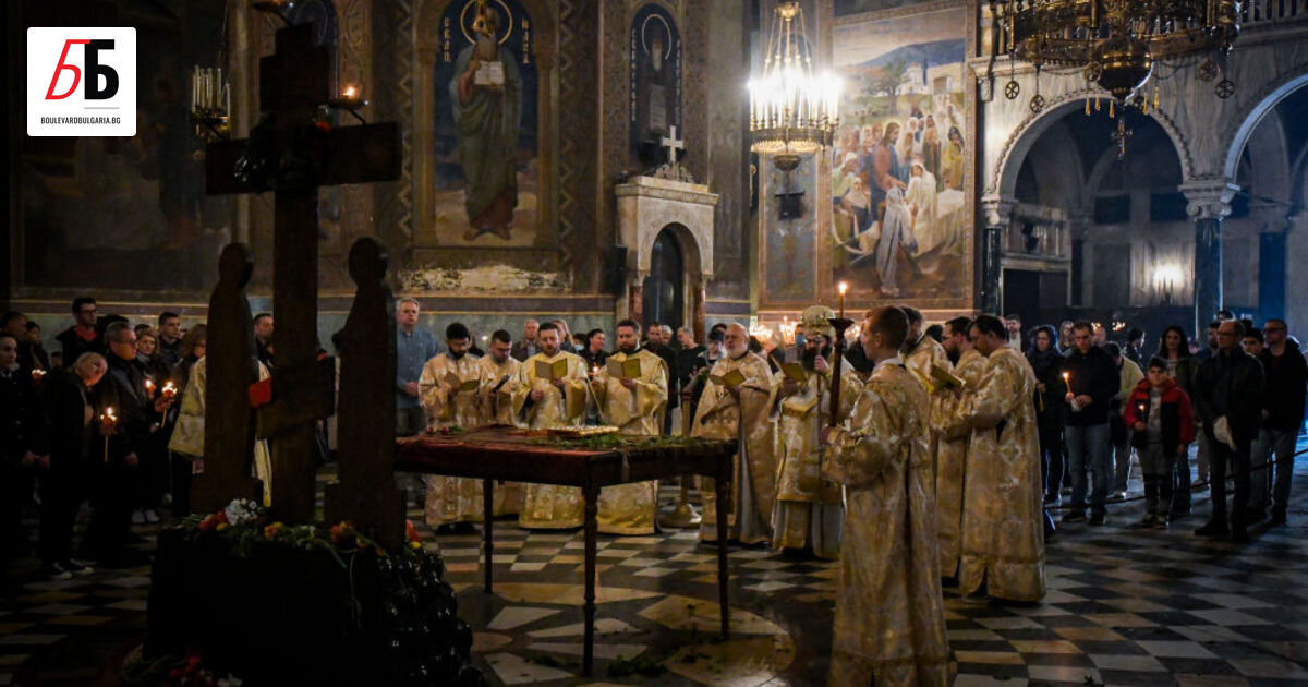 Православните християни в България отбелязват Разпети петък - деня на