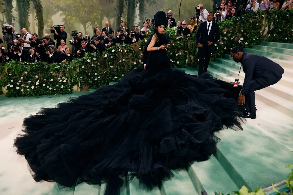 Рапърката Карди Би