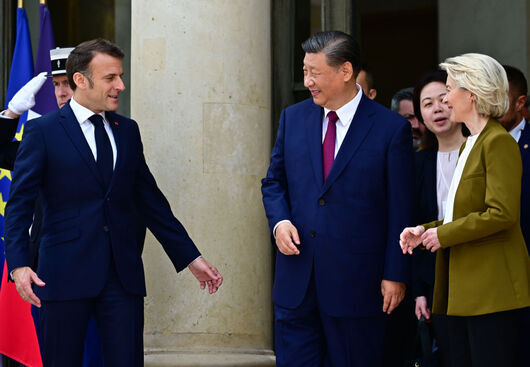 Пазарът на ЕС, войната и ролята на Китай. Какво си казаха Макрон и Фон ден Лайен със Си Дзинпин 