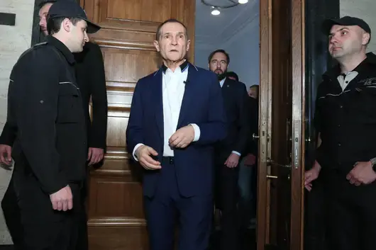 Васил Божков излезе от ареста срещу гаранция и се регистрира в ЦИК за вота "2 в 1"