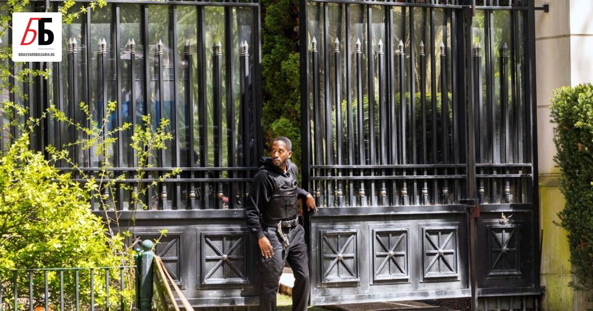 Охранител на рапъра Дрейк е приет в болница в Торонто