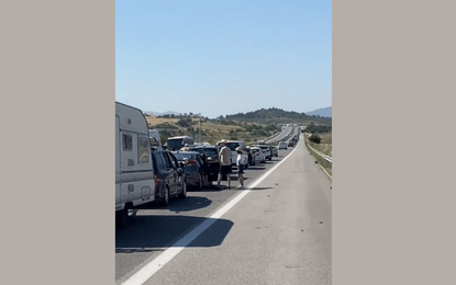 Километрични опашки по пътя за Гърция при ГКПП "Кулата"