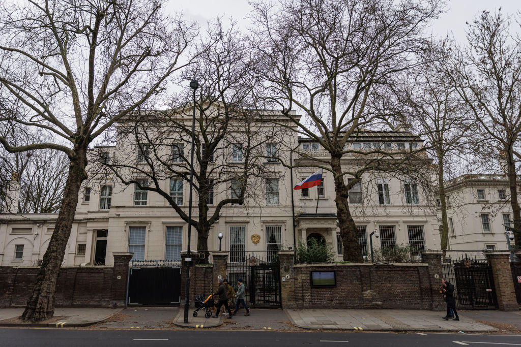 Лондон гони руския военен аташе, няма да търпи действията на Москва