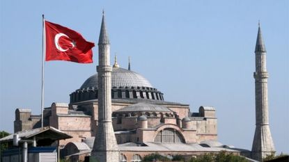 Турция не отстъпва - "Света София" може да стане джамия до 15 дни