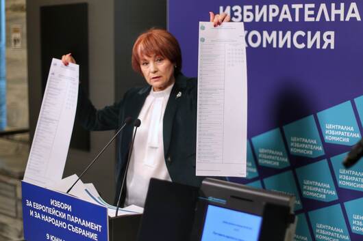 Бюлетините за предстоящите през юни предсрочни парламентарни и европейски избори
