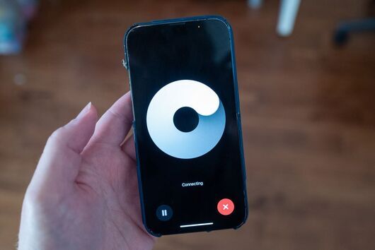 Apple и OpenAI са на крачка от сделка: ChatGPT може да влезе в новия iPhone 16