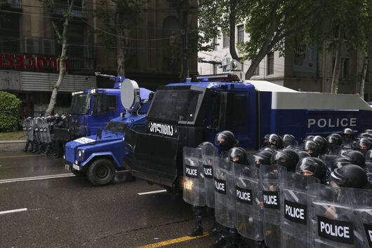 Масови протести и сблъсъци в Грузия след окончателното приемане на закона за чуждите агенти