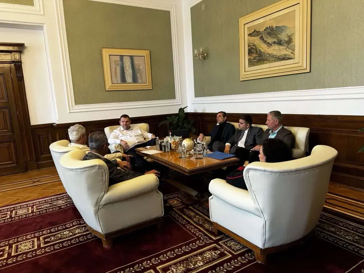 Пеевски вкара синдикатите в предизборната си кампания насред недоволството на университетите