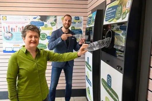Lidl и "Капачки за бъдеще": връщаш бутилка и даряваш в подкрепа на детското здраве
