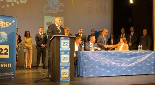 Борисов "помирил държавата със сглобката", за да не стане като в Словакия