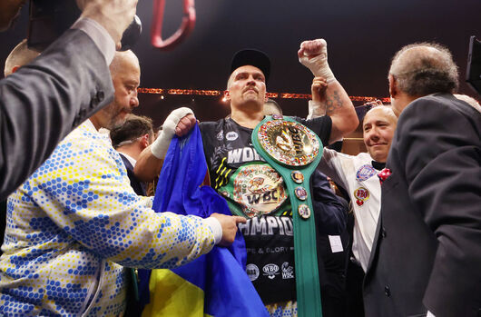 Украинецът Александър Усик стана първият абсолютен световен шампион по бокс
