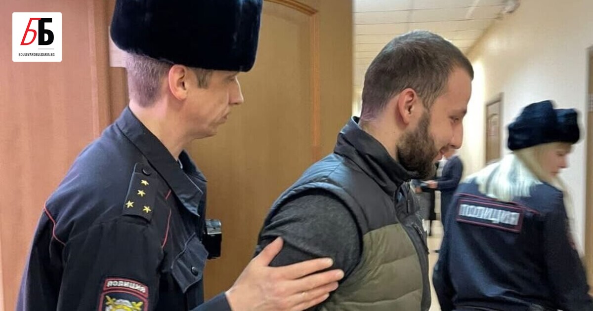 Иля Бабурин от Новосибирск е на 24 години, работи като