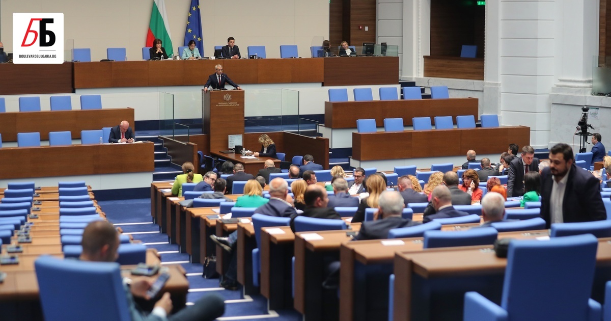 Мнозинството от управляващите партии – ГЕРБ, БСП, Има такъв народ“