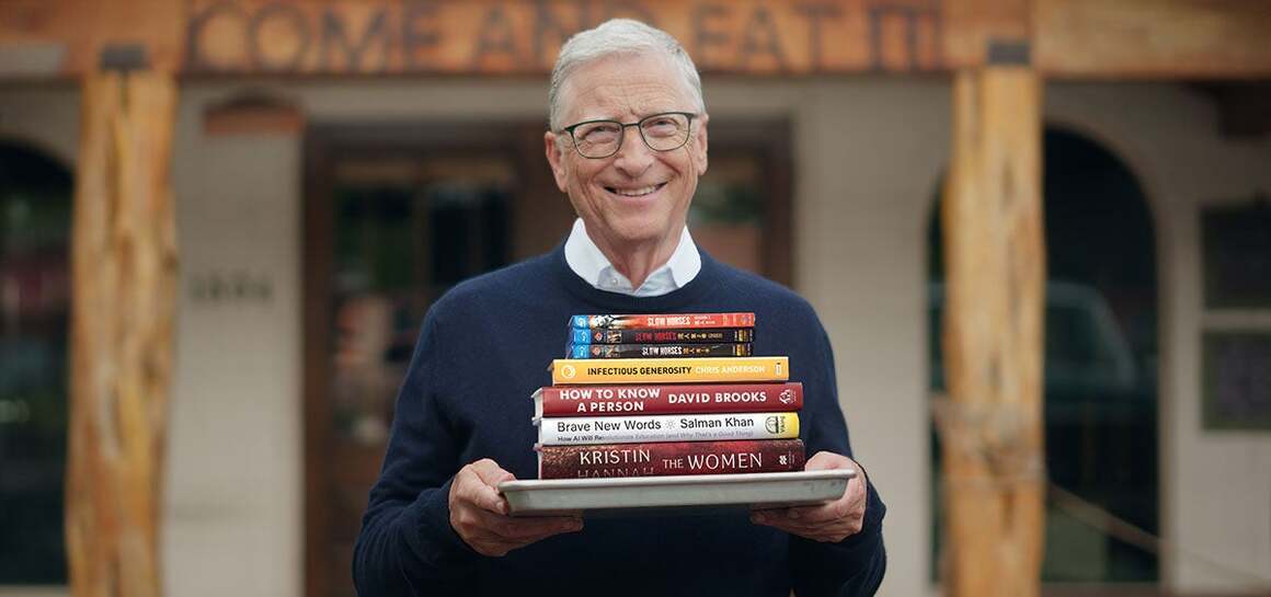 Бил Гейтс препоръчва 4 книги и един сериал за лято 2024