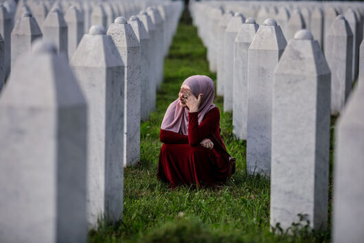"Живата рана на Балканите" - Сребреница, отново вещае конфликт