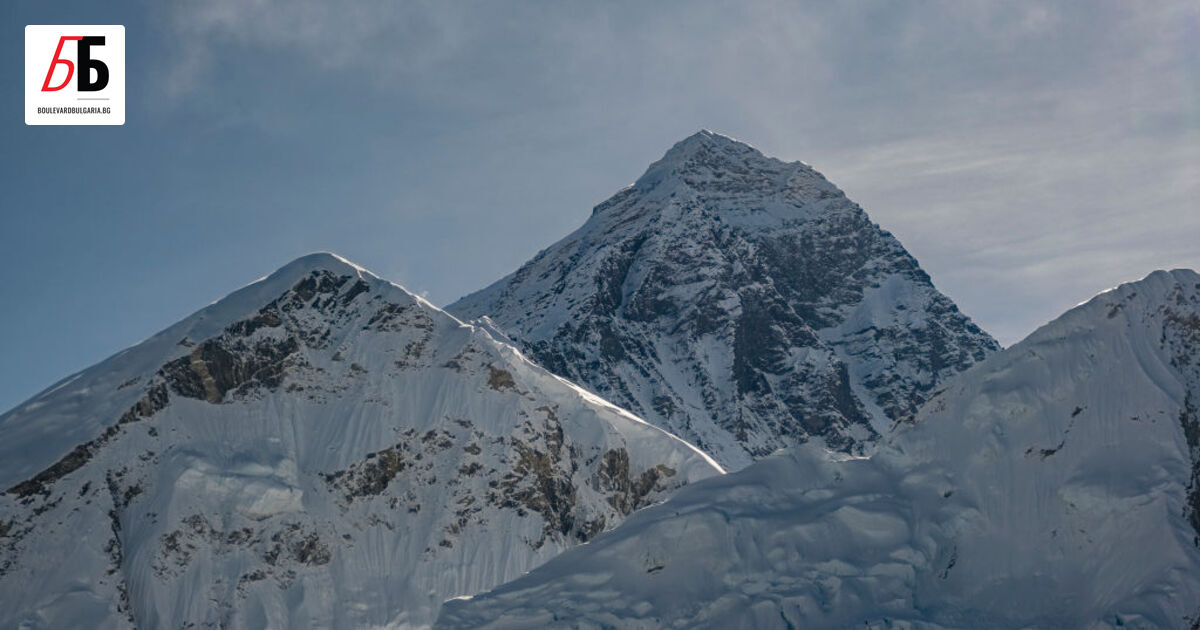 Петима души загинаха под Еверест само за денонощие. Трагедията отново
