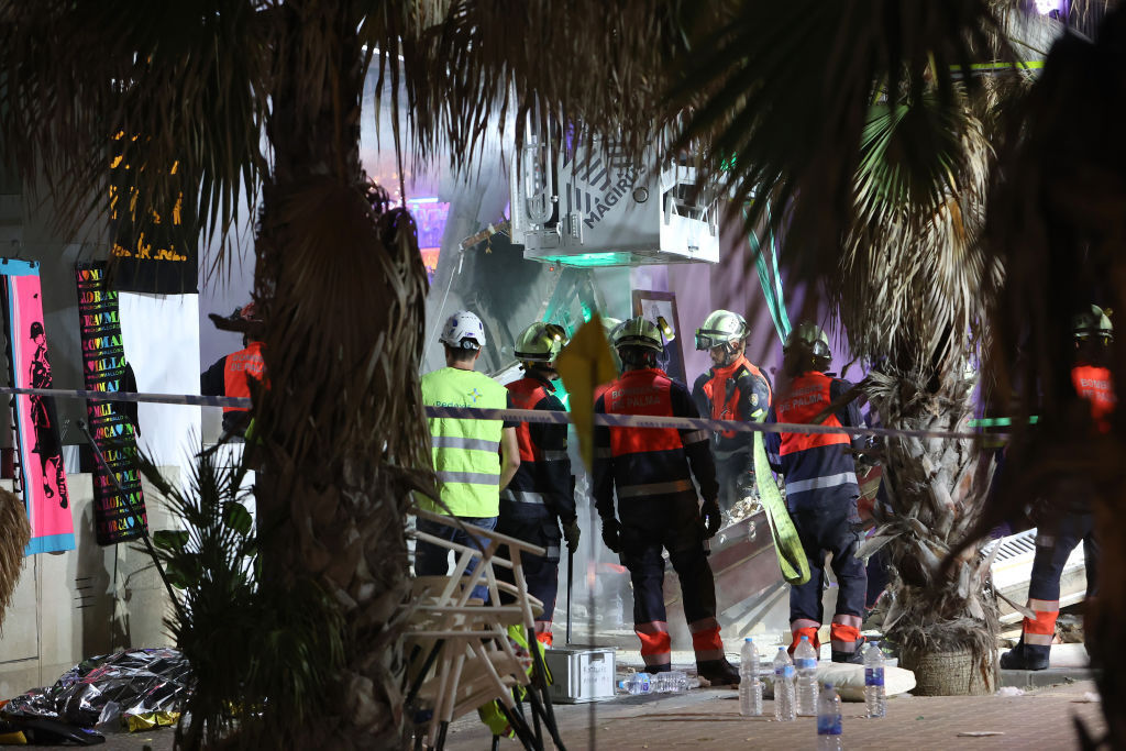Загинали и ранени, след като сграда рухна до плажа в Палма де Майорка