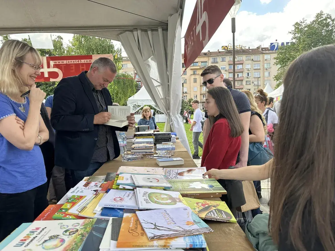 Пролетният панаир на книгата започва със среща с Георги Господинов