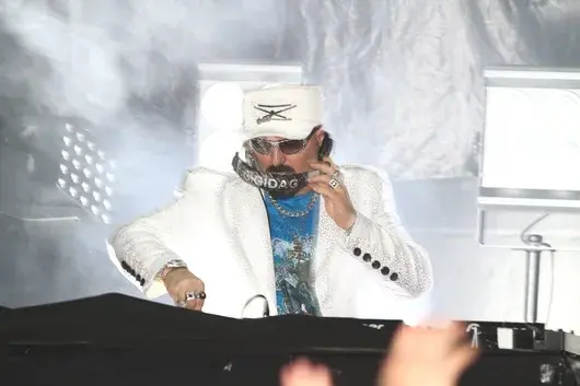 Как "L'Amour Toujours" на Джиджи Д'Агостино беше превърната в неонацистки химн?