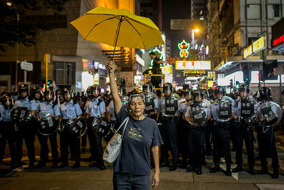 Къде е червената линия: Критиците на Пекин по света са заплашени с арест, ако стъпят в Хонконг