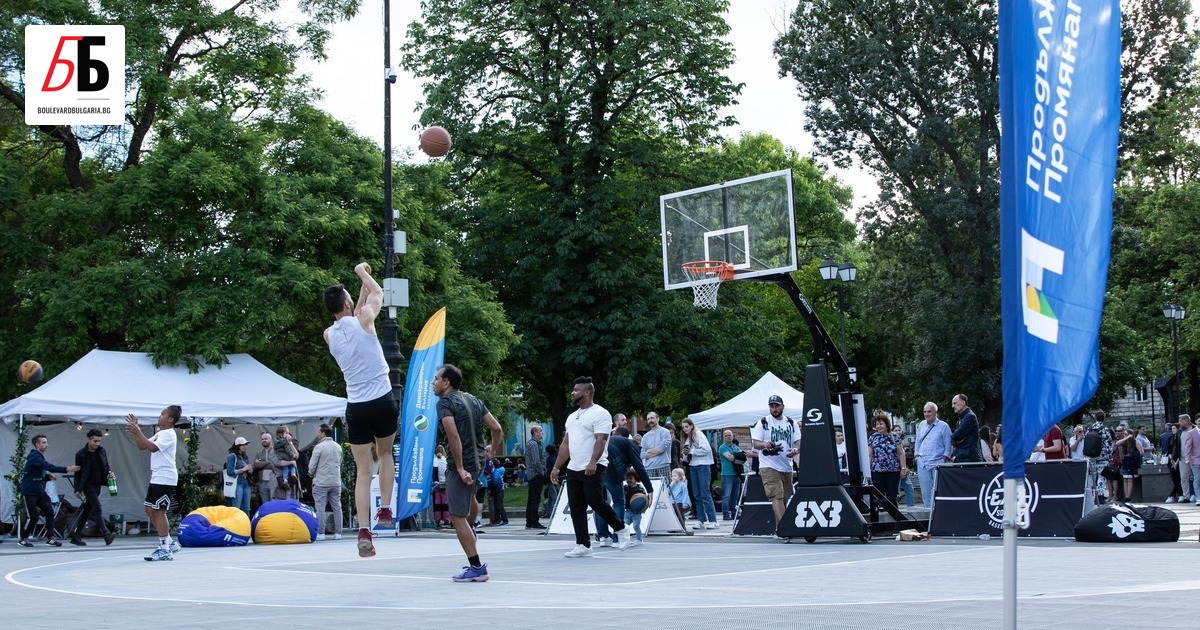 Градската градина пред Народния театър Иван Вазов се превърна в