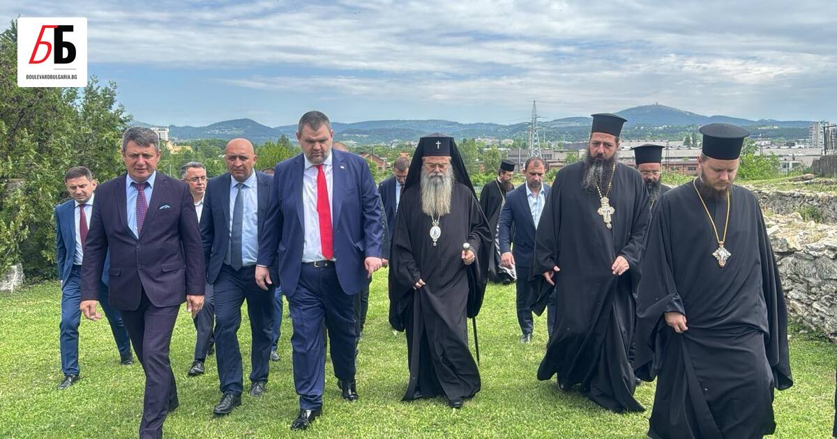 Пловдивският митрополит Николай се появи на предизборна среща с Делян