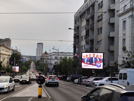 Мегапроекти и руският флаг. Белград по време на избори и какъв е залогът за властта в Сърбия?