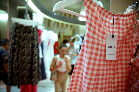 Възходът на Shein: Как китайският гигант за бърза мода стана по-търсен от марки като Nike и Adidas
