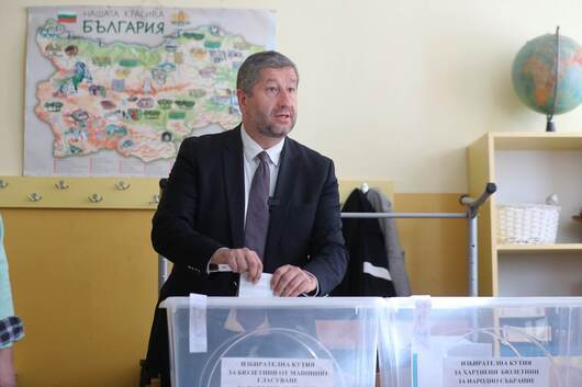 Кирил Петков и Христо Иванов призоваха хората да не си остават вкъщи: Рискът е да се върнем назад, ако не гласуваме (Обновена)