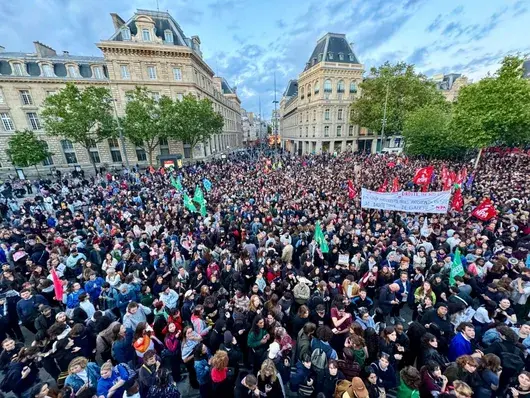Хиляди излязоха на протест във Франция след победата на крайната десница на изборите