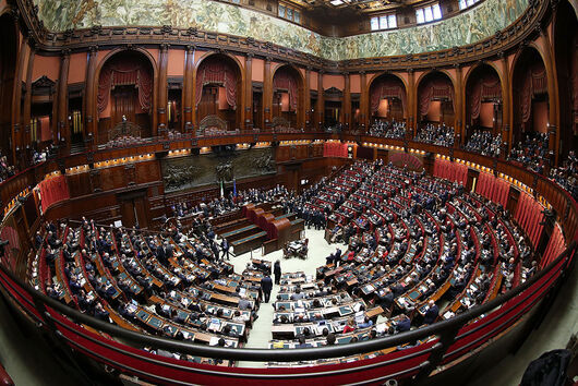 Старият спор между Севера и Юга в Италия стигна до бой в парламента