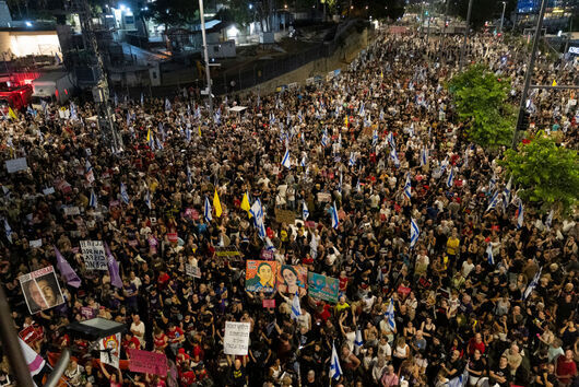 На фона на мащабен протест в Тел Авив Израел обяви спиране на огъня в Газа през деня