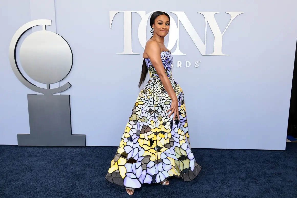 Ариана Дебос