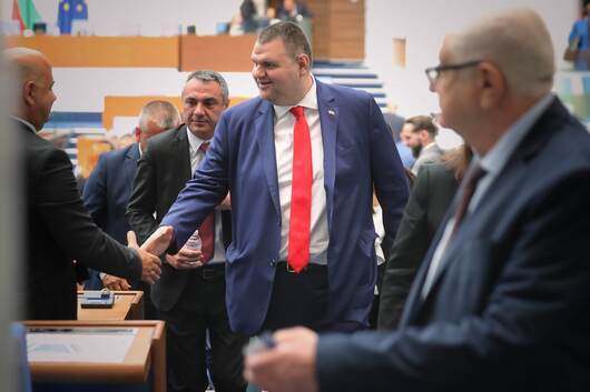Съпредседателят на ДПС Делян Пеевски отправи предупреждение към останалите партии