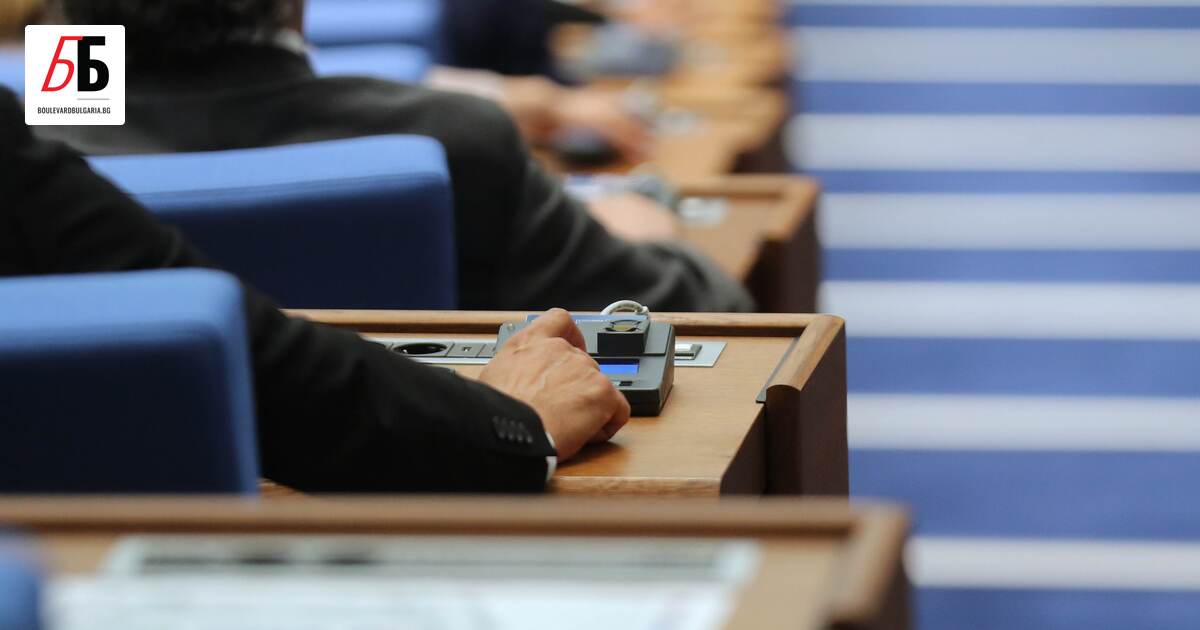 След 13-часово заседание, което приключи малко след 4 часа сутринта,