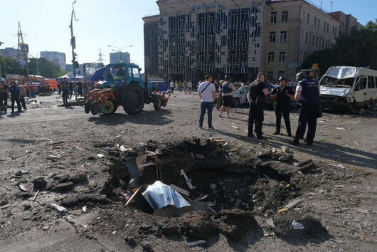 Руски бомби убиха най-малко трима и раниха повече от 50 души в Харков