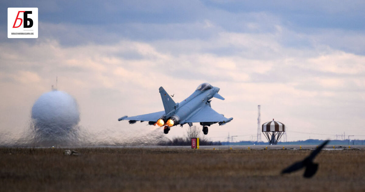 Малко румънско село. Намира се на делтата на Дунав, съвсем