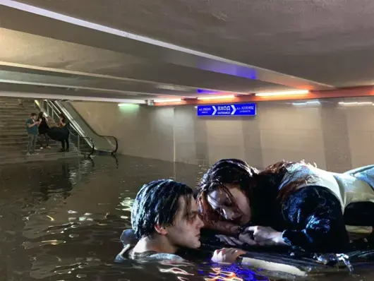 Ди Каприо в подлеза на НДК: Най-добрите шеги покрай наводненията