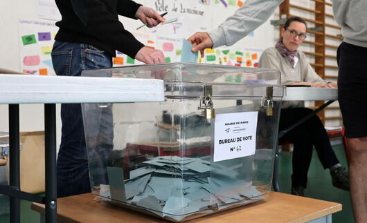 Рекордна избирателна активност на първия тур на парламентарните избори във Франция