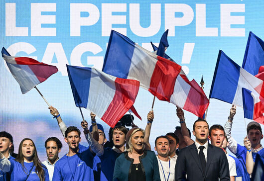 Крайнодесните печелят първия тур на предсрочните избори във Франция (Обновена)