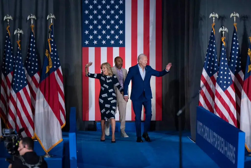 Байдън опитва да спаси кампанията си, но натискът да се откаже расте