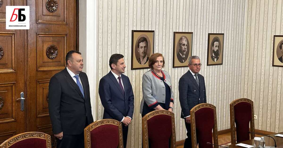 Парламентарната група на ДПС се събира, за да реши какво