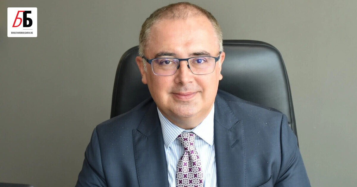 Два месеца след първия опит парламентът успя да освободи от