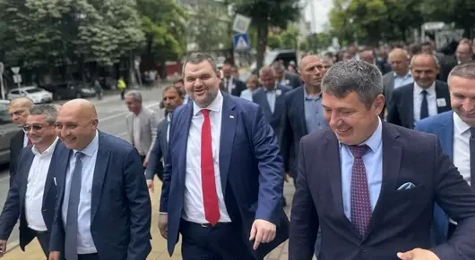 Избори ли? ДПС вече се намести във властта по служебен път
