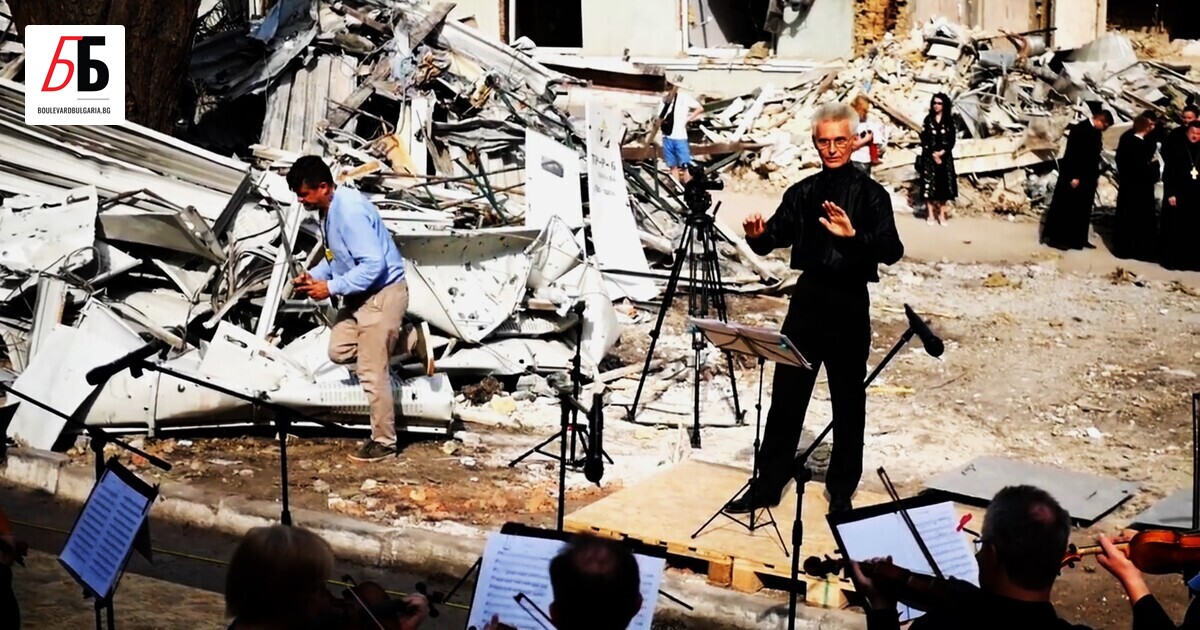 Почитаме паметта на тези, които вече не са с нас.