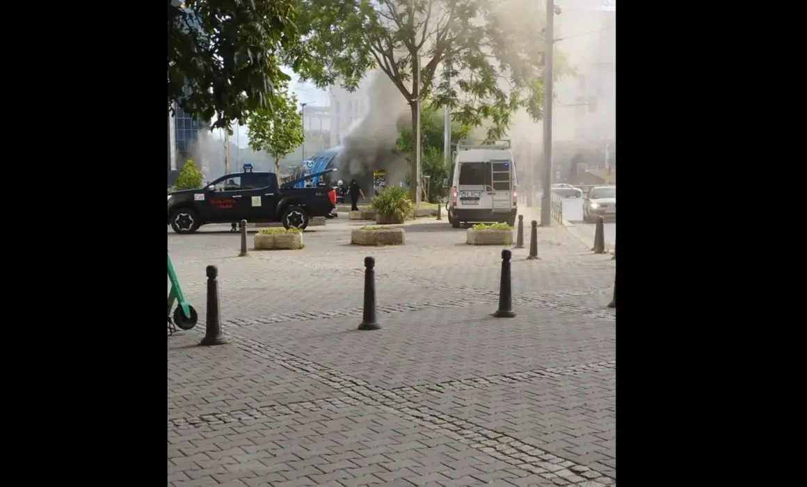 Потушен е огънят, пламнал в подлеза на метростанция "Сердика" в София (Обновена)