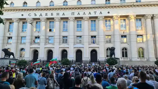 72 ч. в ареста за петно от боя по Съдебната палата