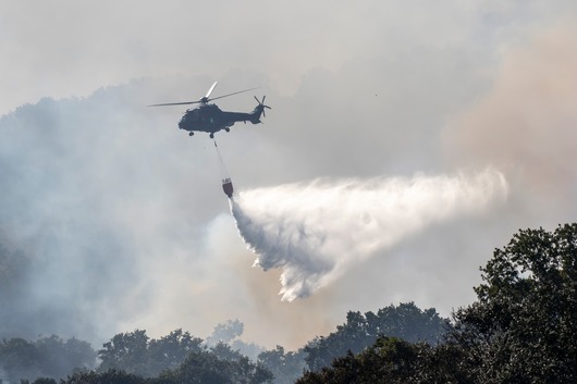Хеликоптерите, които помагат в гасенето на пожарите в България