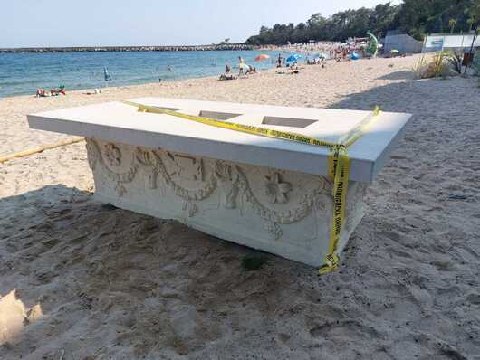 Античен саркофаг от римската епоха е открит случайно на плажа край Варна