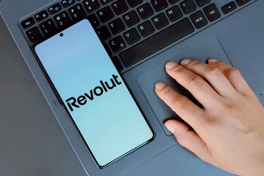 Revolut най-после взе лиценз за банка във Великобритания